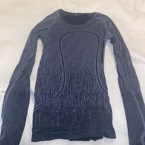 lululemon Swiftly Tech Size 2 Long Sleeve Navy